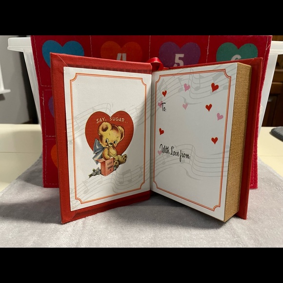 Vintage Valentine’s Day Retro Wind Up Music Box in A Book Shape NEW - Picture 3 of 8
